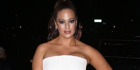 Watch Ashley Graham twerk in nothing but lingerie .